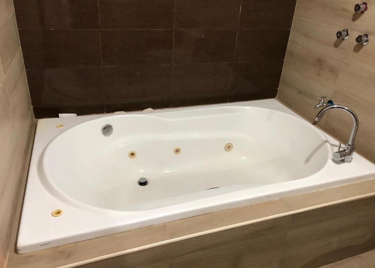 דירות ואיאדוליד Casa Lili 2: Luxurious/Amplio/Hot Water/Economic/Wifi/Tv מראה חיצוני תמונה